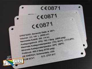 Typeplaat op aluminium met logo en variabelen